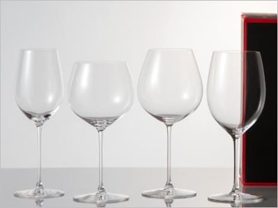ソムリエがワイングラスの統一感をはかる「同シリーズまとめ技」